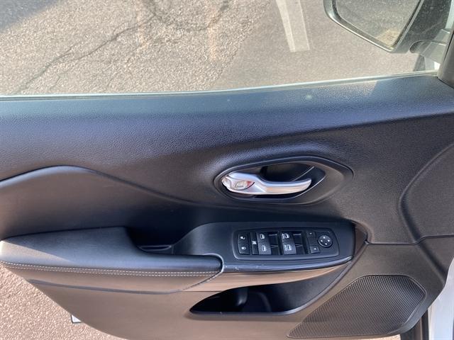 used 2015 Jeep Cherokee car, priced at $11,995