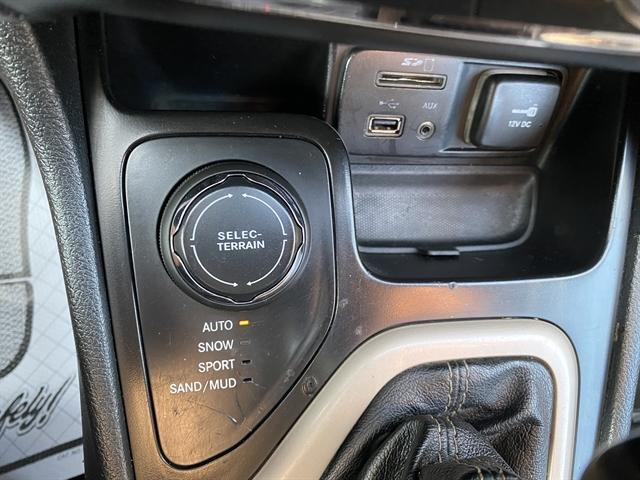 used 2015 Jeep Cherokee car, priced at $11,995