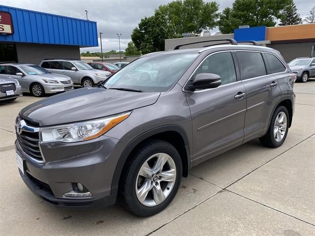 used 2016 Toyota Highlander car, priced at $20,995