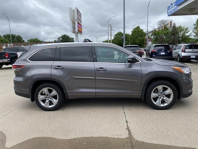 used 2016 Toyota Highlander car, priced at $20,995