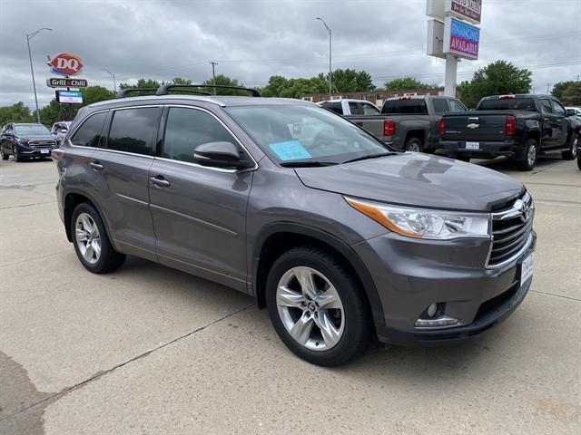 used 2016 Toyota Highlander car, priced at $20,995