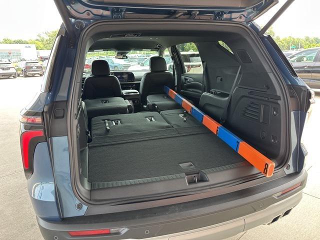 new 2025 Chevrolet Traverse car, priced at $43,896