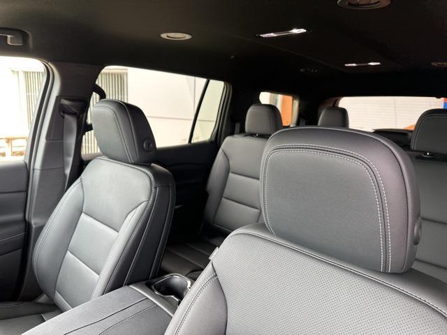new 2025 Chevrolet Traverse car, priced at $43,896