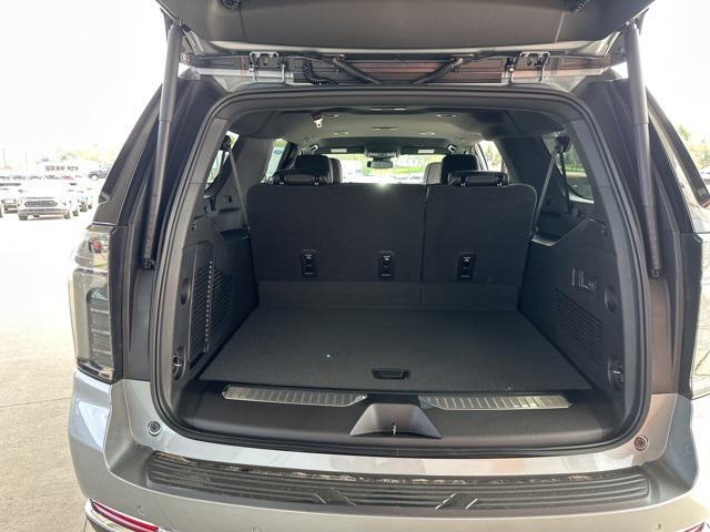 new 2025 Chevrolet Suburban car, priced at $77,797