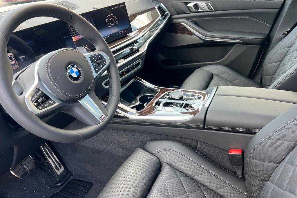 new 2026 BMW X7 car, priced at $98,270