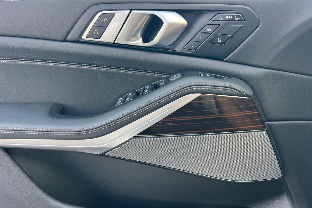 new 2026 BMW X7 car, priced at $98,270