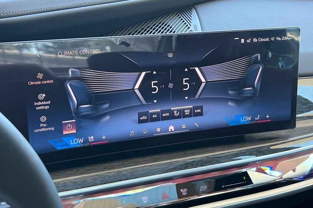 new 2025 BMW 760 car, priced at $129,570