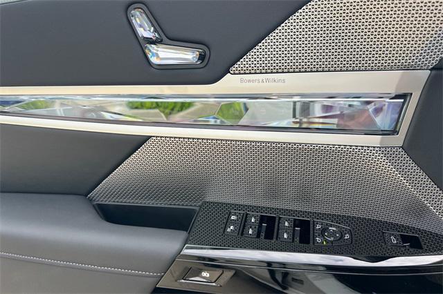 new 2025 BMW 760 car, priced at $129,800