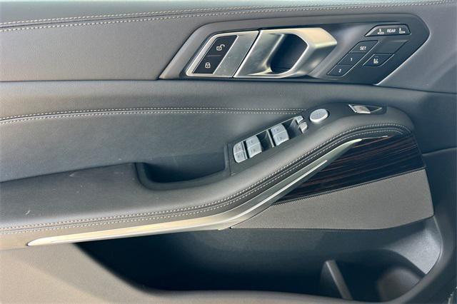 new 2025 BMW X7 car, priced at $97,120
