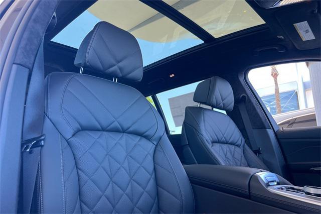 new 2025 BMW X7 car, priced at $96,025