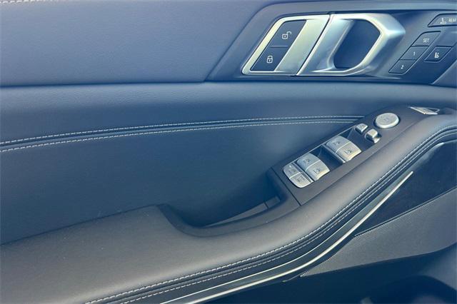 new 2025 BMW X7 car, priced at $96,025
