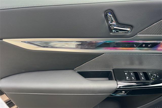 new 2025 BMW 760 car, priced at $129,800