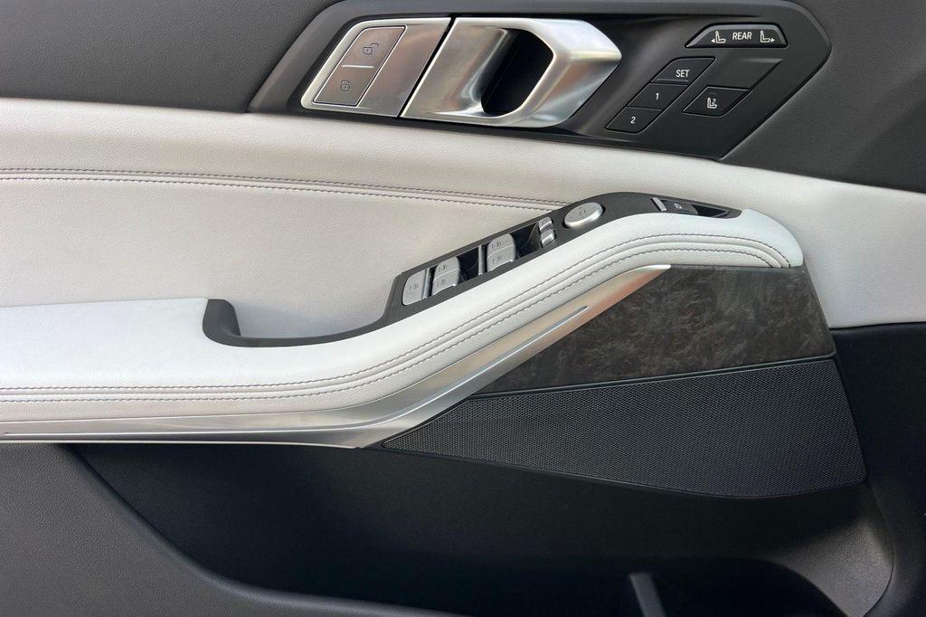 new 2026 BMW X7 car, priced at $91,880