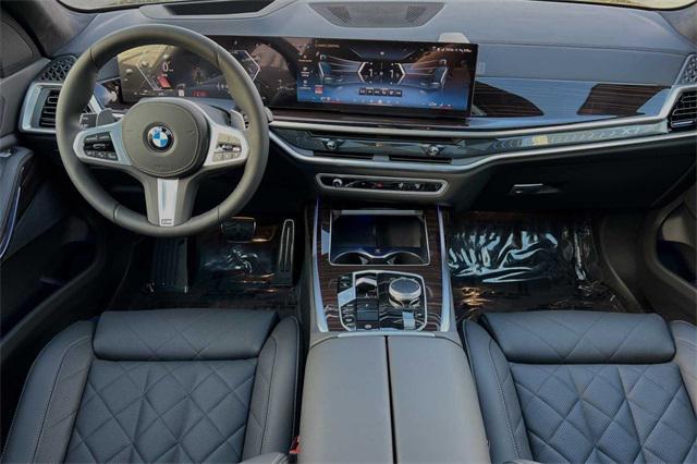 new 2025 BMW X7 car, priced at $92,035