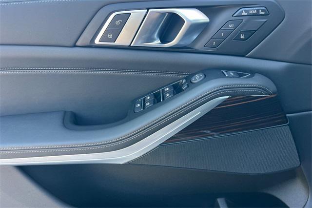 new 2026 BMW X7 car, priced at $97,280