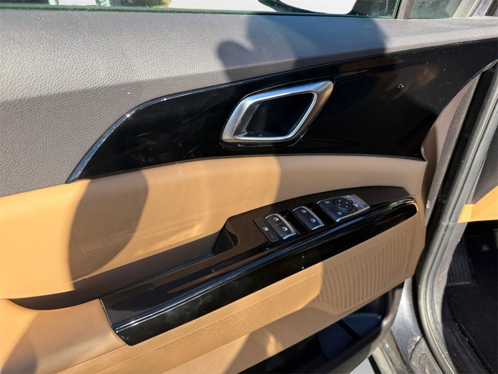 used 2024 Kia Carnival car, priced at $33,923