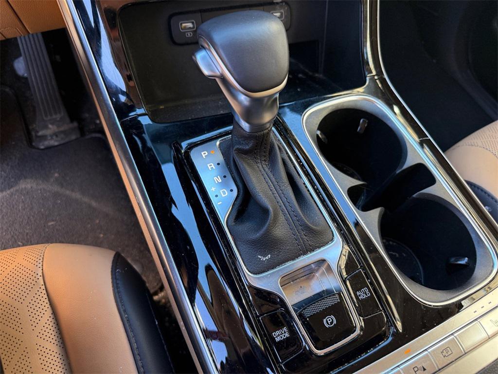 used 2024 Kia Carnival car, priced at $33,923