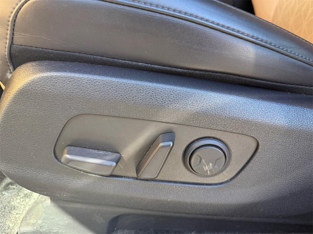 used 2024 Kia Carnival car, priced at $33,923