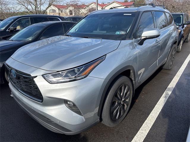 used 2022 Toyota Highlander Hybrid car, priced at $38,433