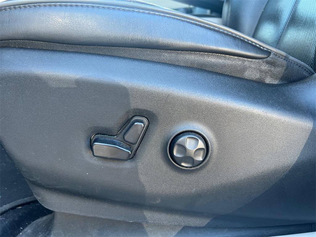 used 2018 Chrysler Pacifica car, priced at $15,791