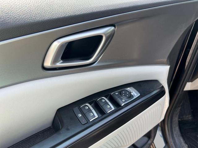 used 2023 Kia Carnival car, priced at $32,147