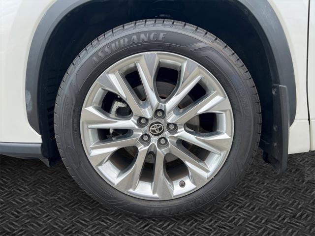 used 2020 Toyota Highlander car, priced at $27,792