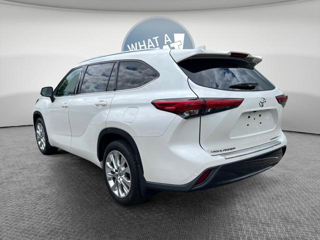 used 2020 Toyota Highlander car, priced at $27,792