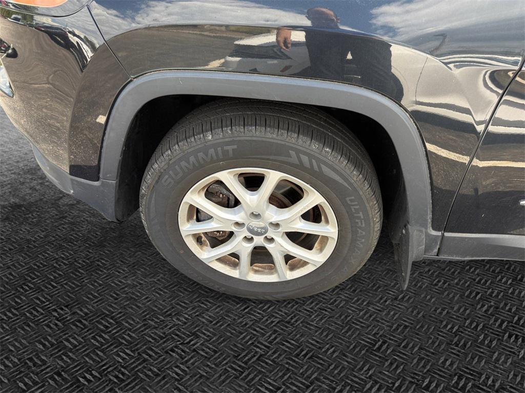 used 2015 Jeep Cherokee car, priced at $11,095