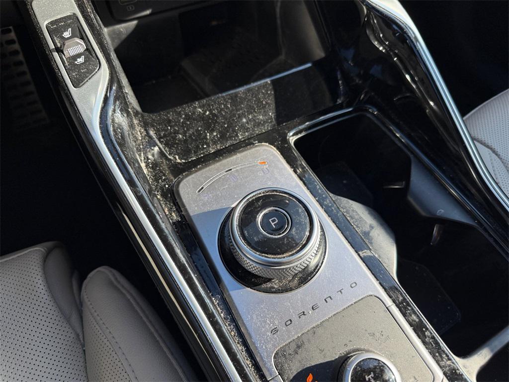 used 2023 Kia Sorento Plug-In Hybrid car, priced at $29,666