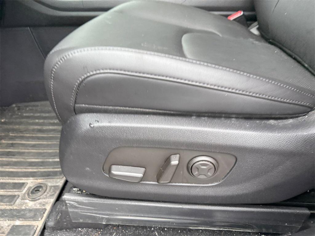 used 2025 Kia Carnival car, priced at $42,083