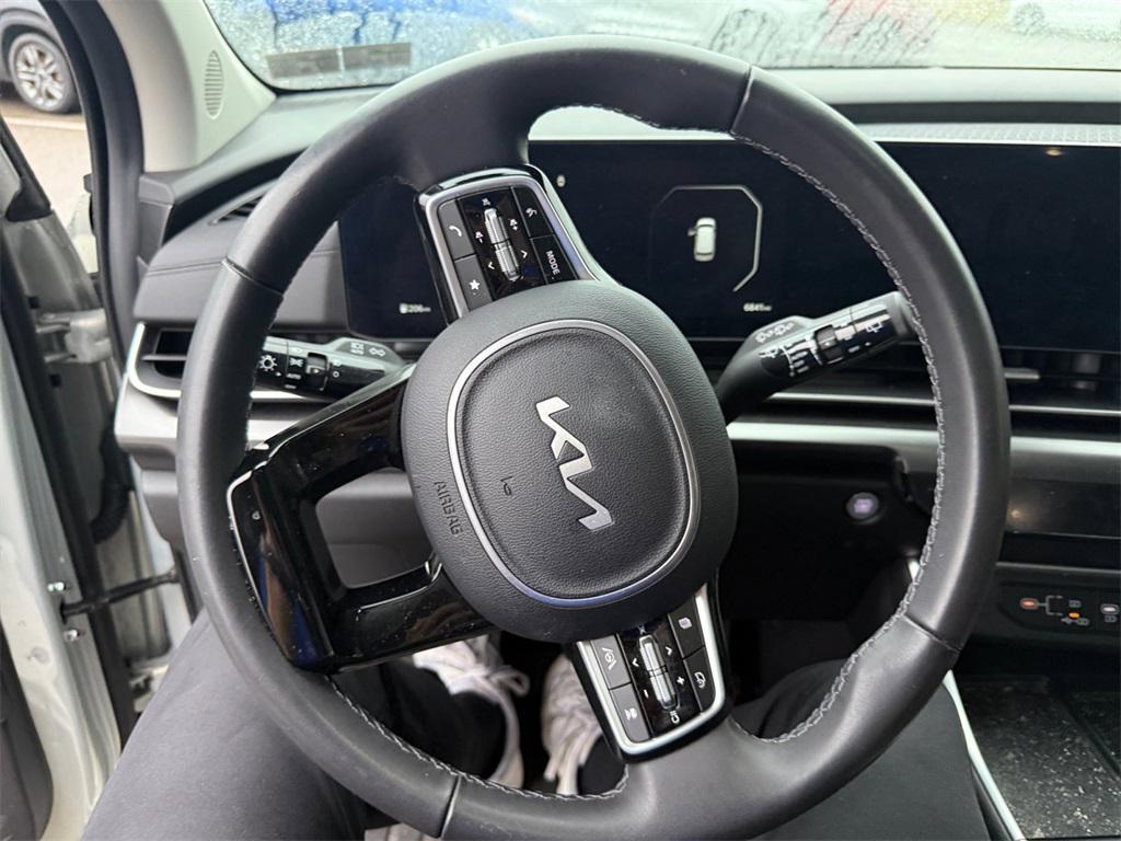 used 2025 Kia Carnival car, priced at $42,083