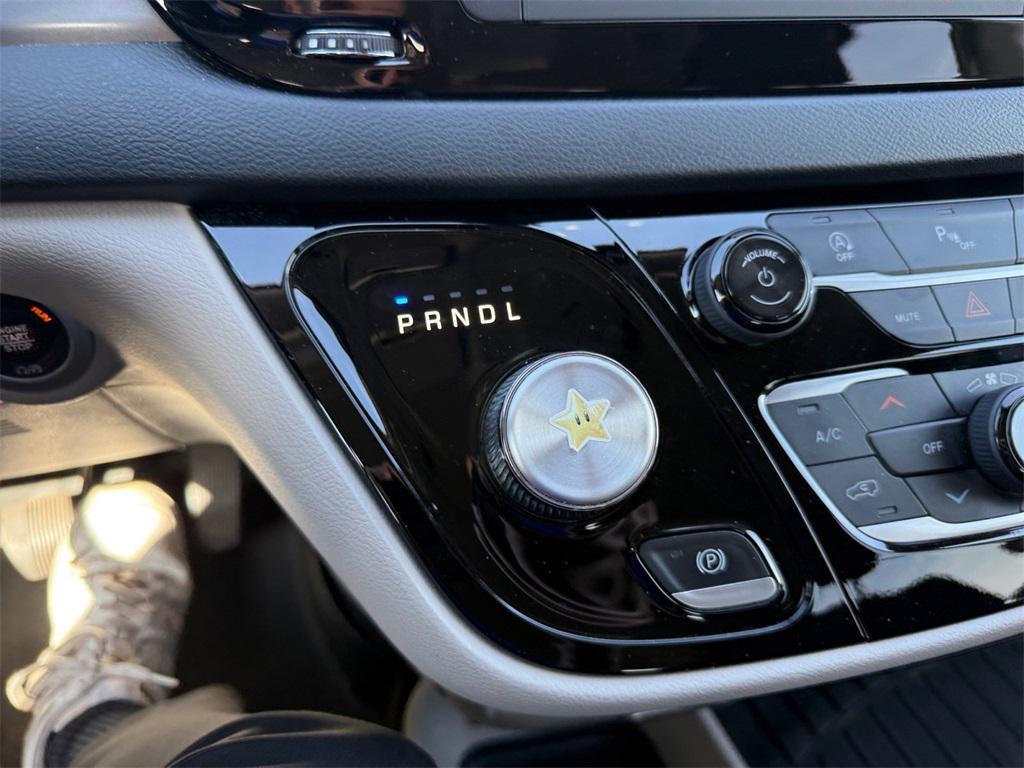 used 2020 Chrysler Pacifica car, priced at $18,922