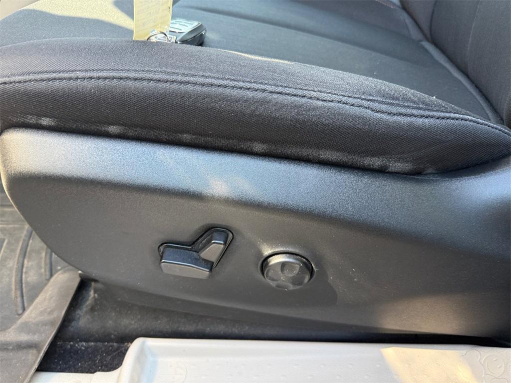 used 2020 Chrysler Pacifica car, priced at $18,922