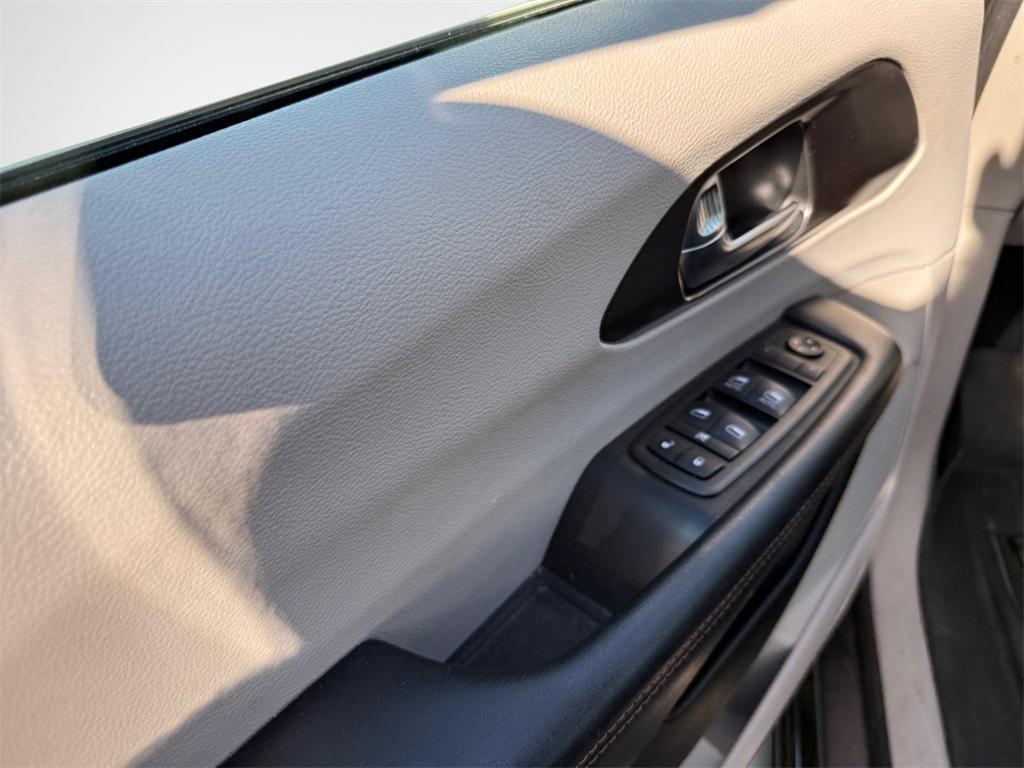 used 2020 Chrysler Pacifica car, priced at $18,922