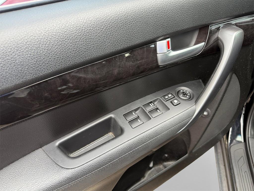 used 2014 Kia Sorento car, priced at $9,808