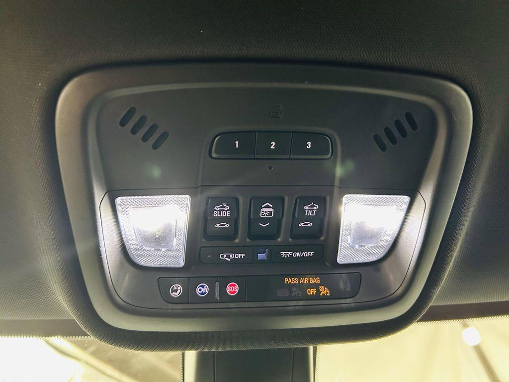 used 2022 Chevrolet Traverse car, priced at $32,291