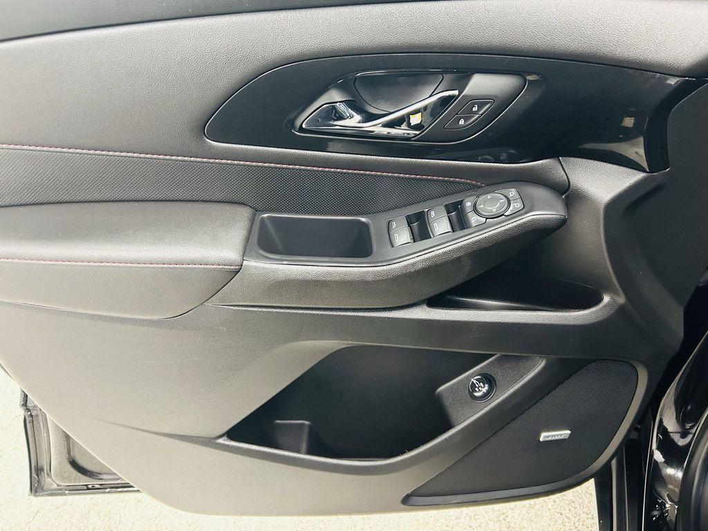 used 2022 Chevrolet Traverse car, priced at $32,291