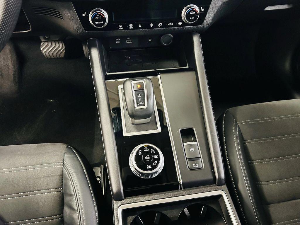 used 2023 Mitsubishi Outlander car, priced at $24,901