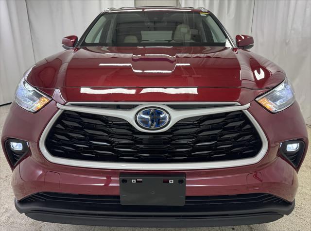 used 2023 Toyota Highlander Hybrid car, priced at $38,955