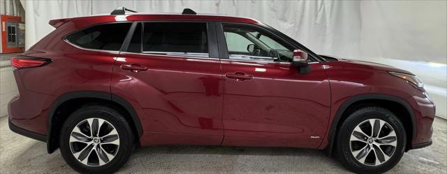 used 2023 Toyota Highlander Hybrid car, priced at $38,955