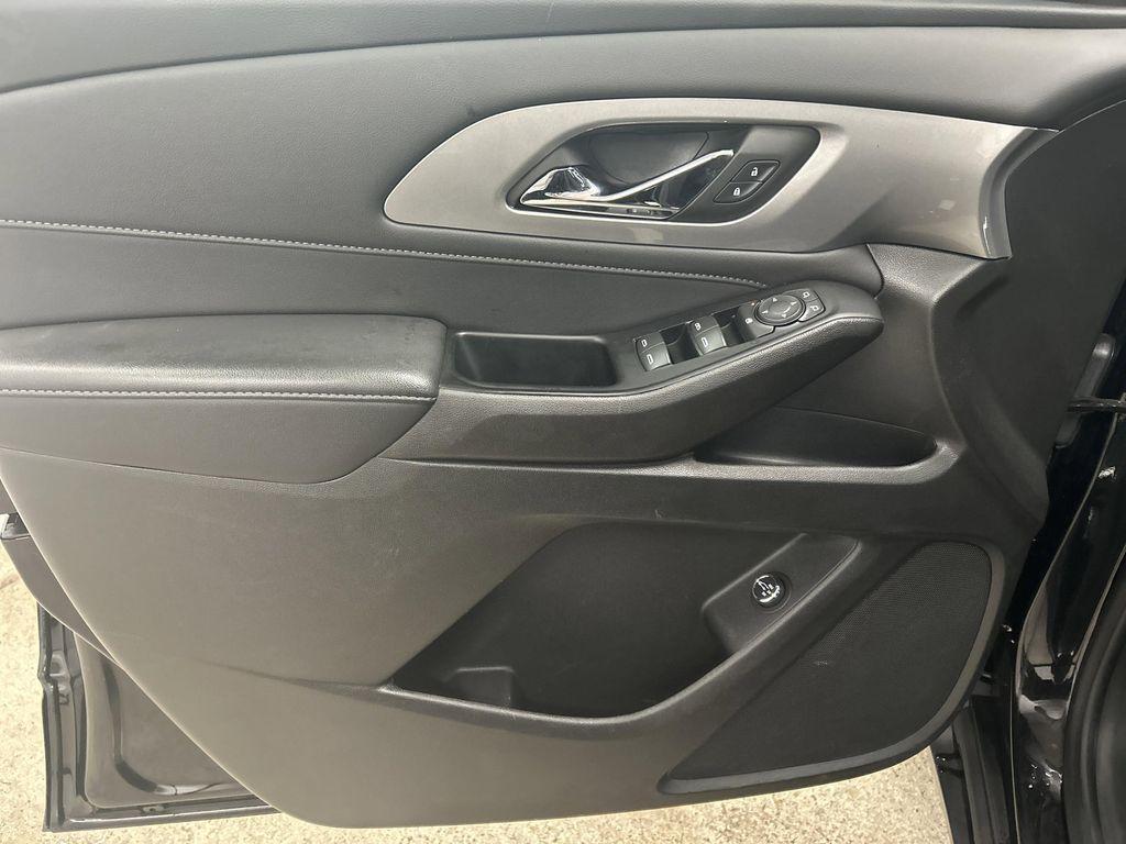 used 2023 Chevrolet Traverse car, priced at $32,973