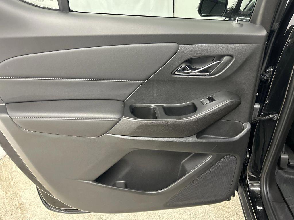 used 2023 Chevrolet Traverse car, priced at $32,973