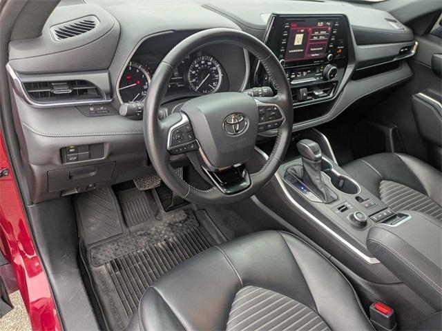 used 2021 Toyota Highlander car, priced at $34,998