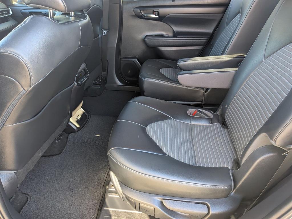 used 2022 Toyota Highlander car, priced at $37,988