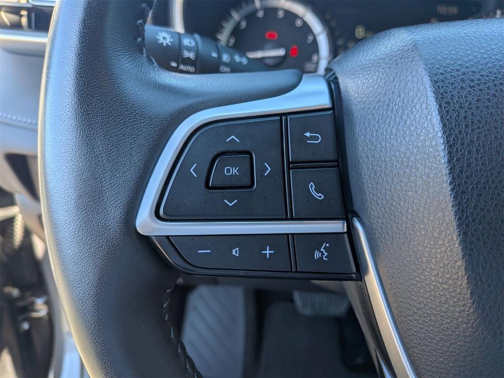 used 2022 Toyota Highlander car, priced at $37,988