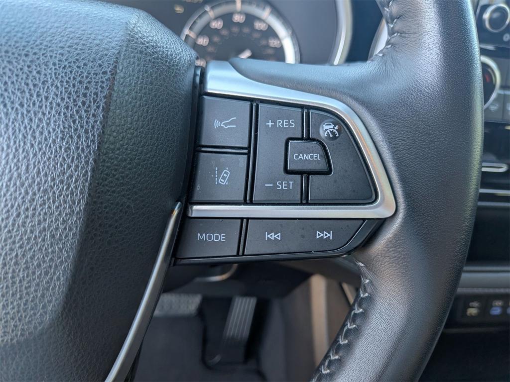 used 2022 Toyota Highlander car, priced at $37,988