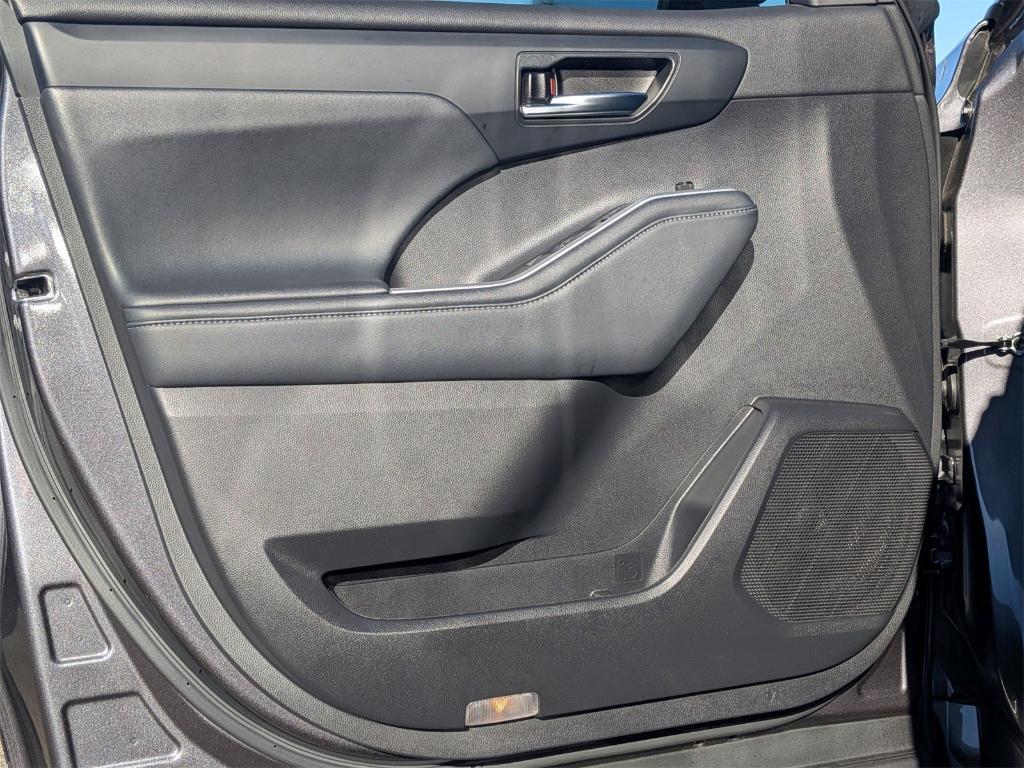 used 2022 Toyota Highlander car, priced at $37,988