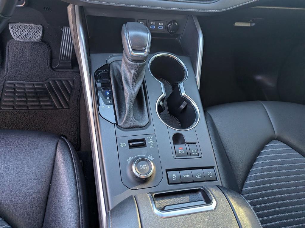 used 2022 Toyota Highlander car, priced at $37,988