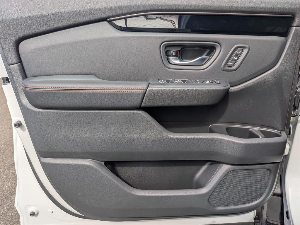 new 2025 Honda Pilot car, priced at $51,830