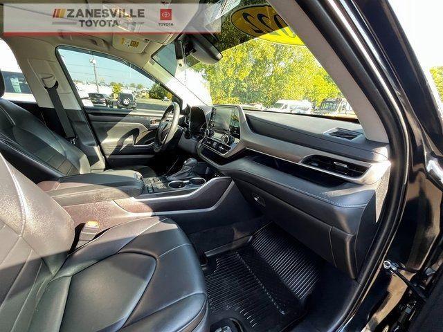 used 2022 Toyota Highlander car, priced at $36,998